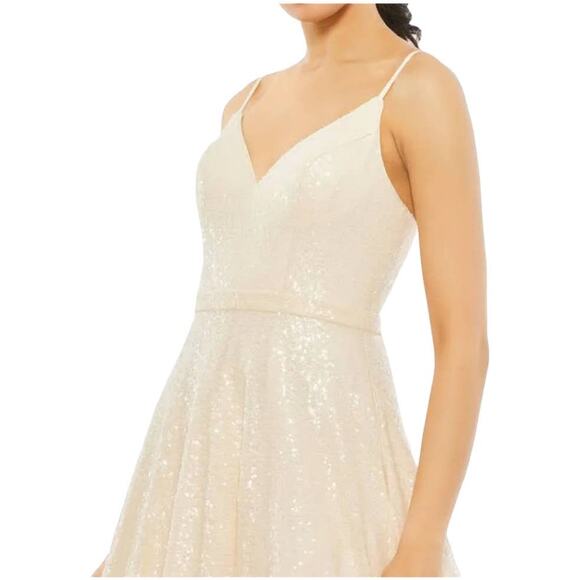 Mac Duggal IEENA NWT V-Neck Sequined Ball Gown Size 6 Pearl On Seam Pockets - Picture 2 of 10